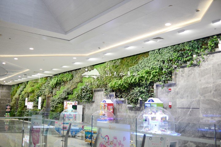 商业垂直绿化：卓锦曼购物中心植物墙
