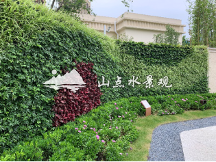 售楼部围挡垂直绿化，绿植景观倍增营销效果！