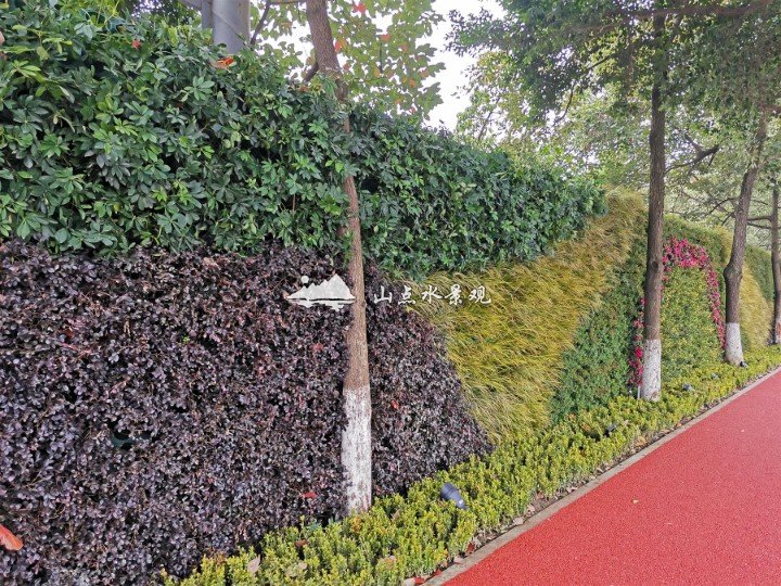 地铁3号线市政围挡景观提升，围挡垂直绿化