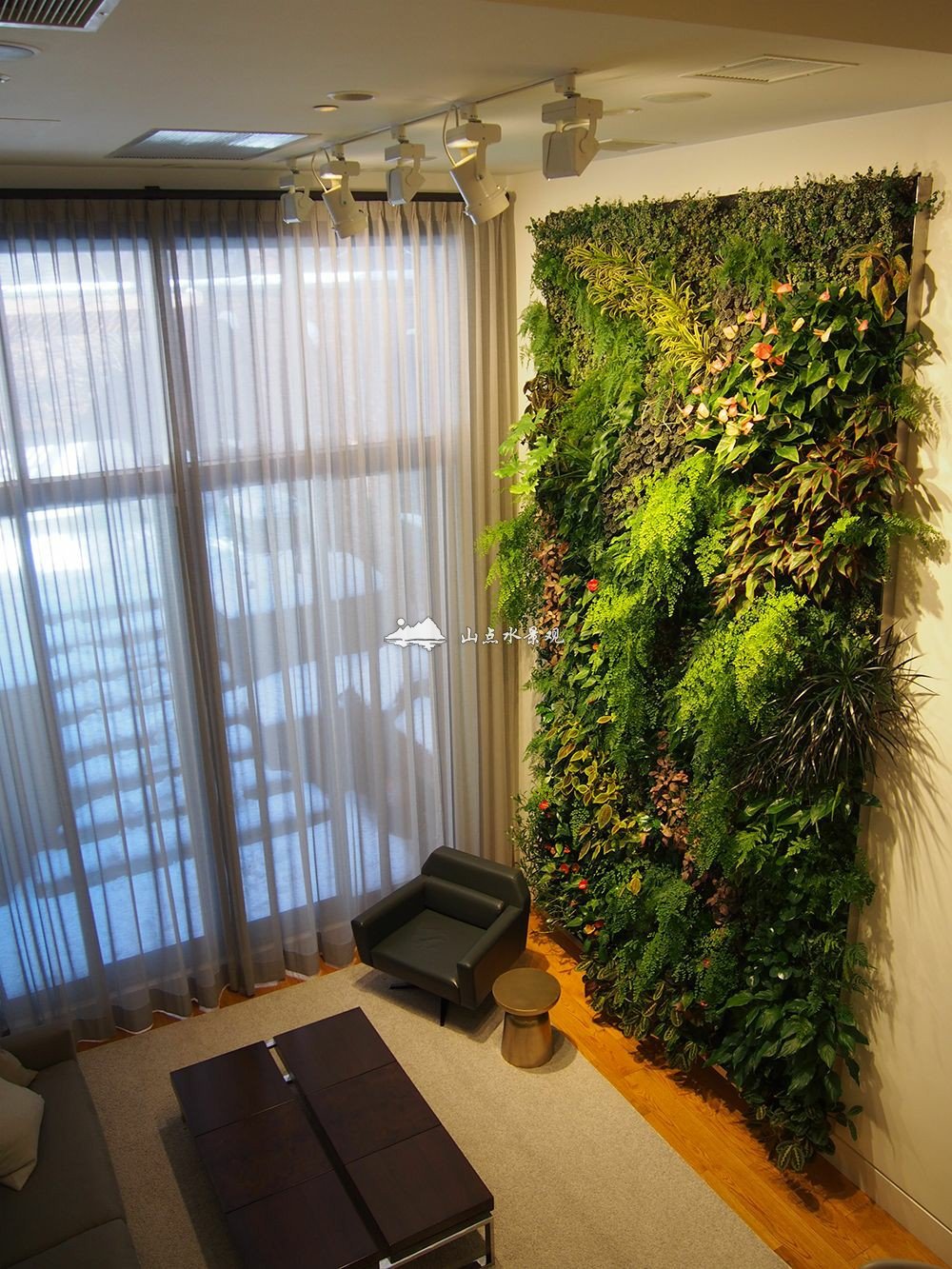 别墅客厅室内垂直绿化景观