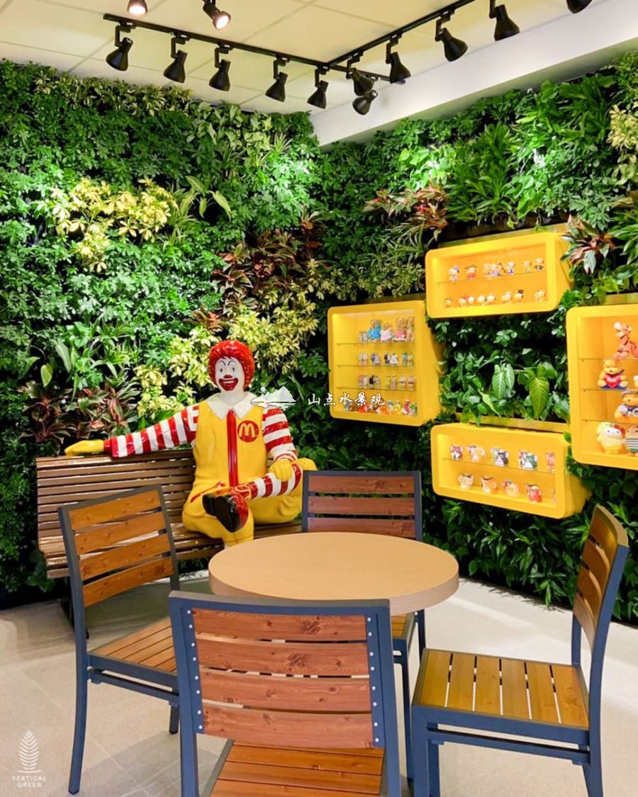 快餐店垂直绿化_速食店室内植物墙景观