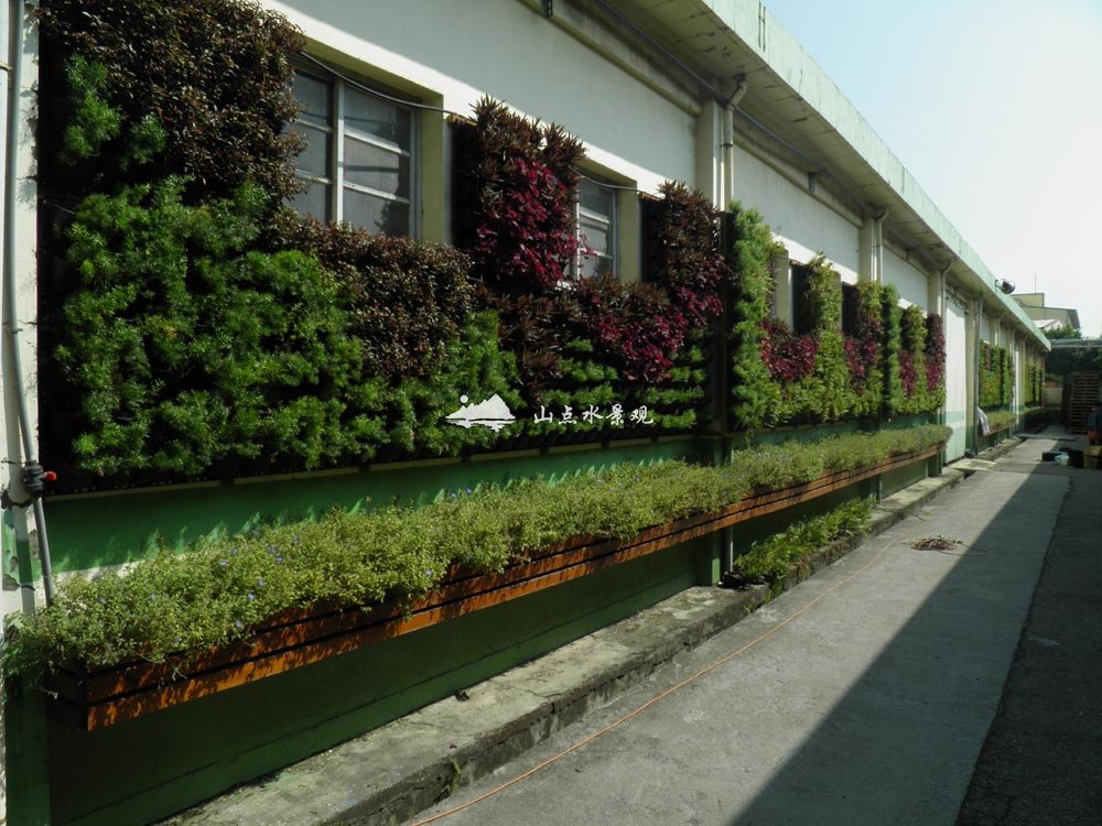 厂区外墙植物墙_室外通道垂直绿化景观